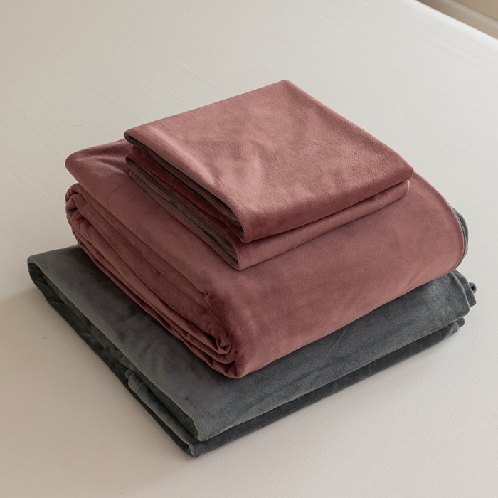 91家纺网 家纺一手货源 找家纺 寐眠2021新款天鹅绒被套 藕粉+深灰