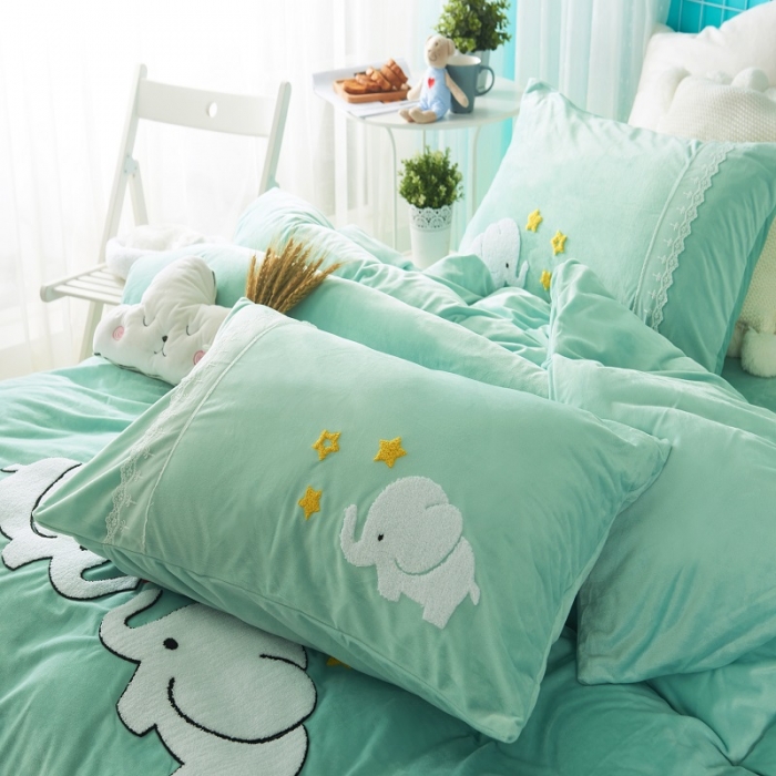 91家纺网 家纺一手货源 找家纺 青竹苑 2021新款婴儿宝宝绒牛奶绒贴布绣花四件套可爱象水绿