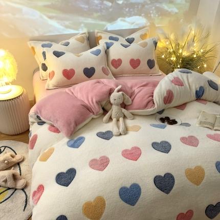 91家纺网 家纺一手货源 找家纺 佰亿莱2024新款5D雕花雪花绒四件套 爱心