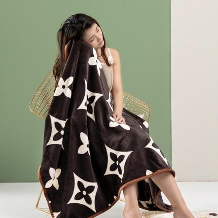 91家纺网 家纺一手货源 找家纺 网客家纺 2024新款多功能牛奶绒披肩毯 四叶花