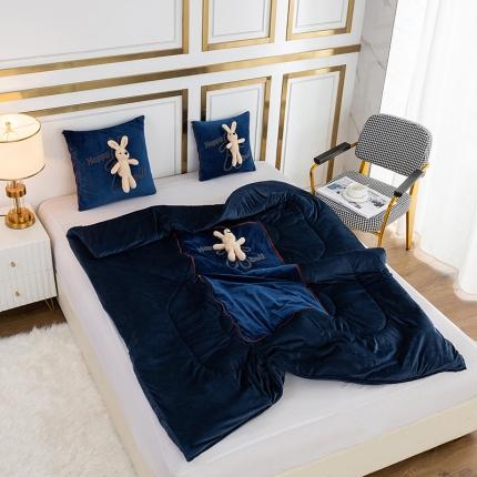 91家纺网 家纺一手货源 找家纺 宝马家纺 2022新款毛巾绣抱枕被 幸运兔-藏青