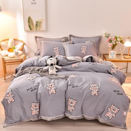 91家纺网 家纺一手货源 找家纺 小牛席业 2021新款 全棉牛奶绒四件套系列 淘气小熊