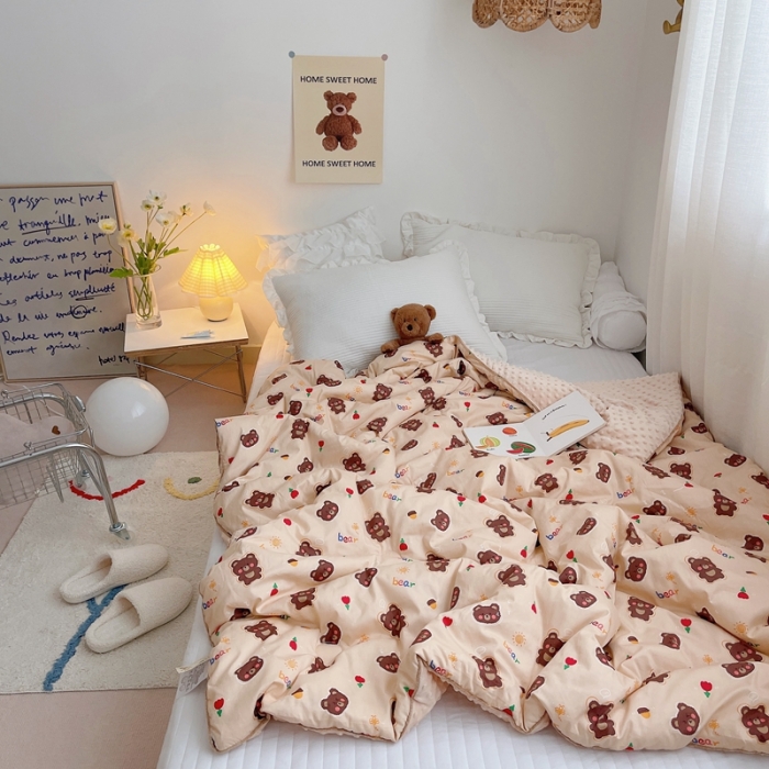 91家纺网 家纺一手货源 找家纺 星期八 2021新款韩国超ins进口安抚豆豆被子春秋被 玫瑰熊