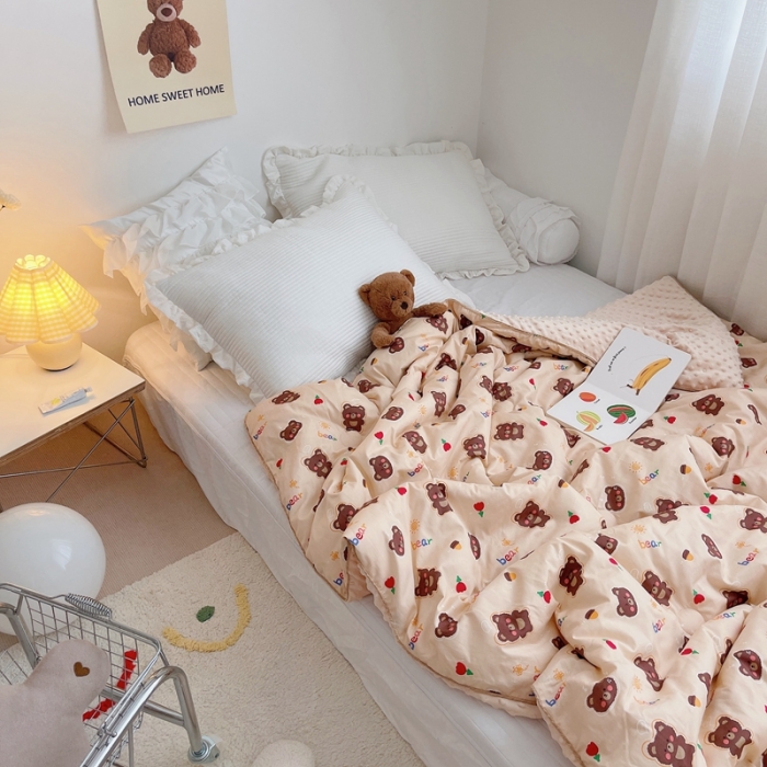91家纺网 家纺一手货源 找家纺 星期八 2021新款韩国超ins进口安抚豆豆被子春秋被 玫瑰熊