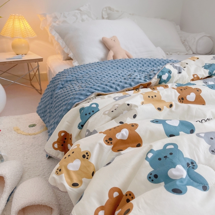 91家纺网 家纺一手货源 找家纺 星期八 2021新款韩国超ins进口安抚豆豆被子春秋被 七彩熊