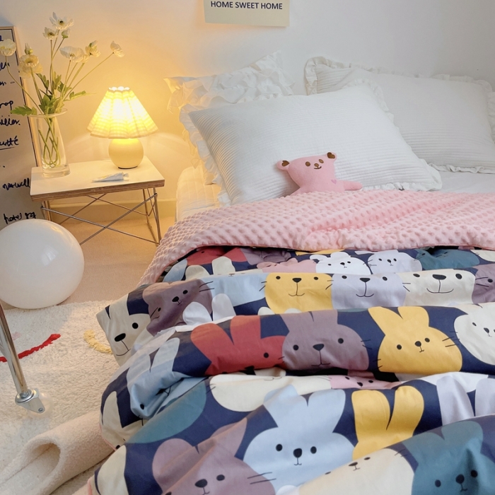 91家纺网 家纺一手货源 找家纺 星期八 2021新款韩国超ins进口安抚豆豆被子春秋被 兔兔帮