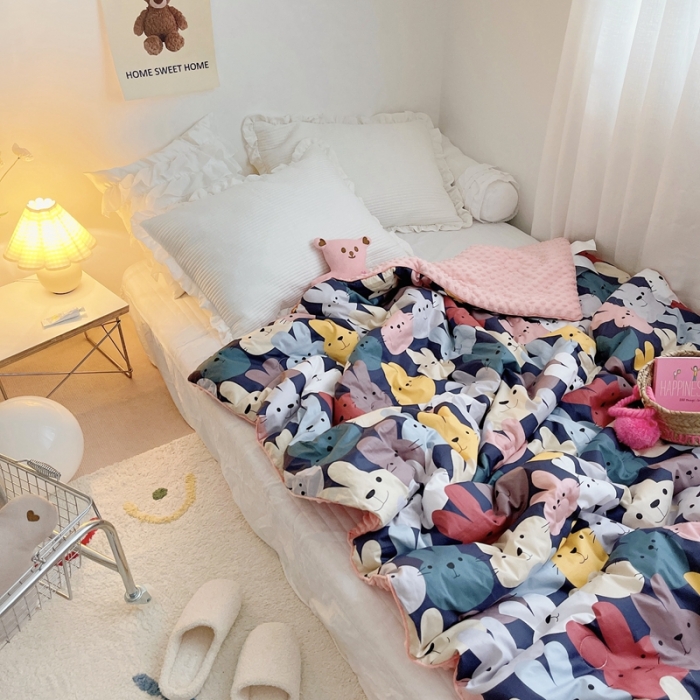 91家纺网 家纺一手货源 找家纺 星期八 2021新款韩国超ins进口安抚豆豆被子春秋被 兔兔帮