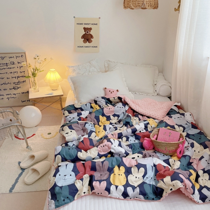 91家纺网 家纺一手货源 找家纺 星期八 2021新款韩国超ins进口安抚豆豆被子春秋被 兔兔帮