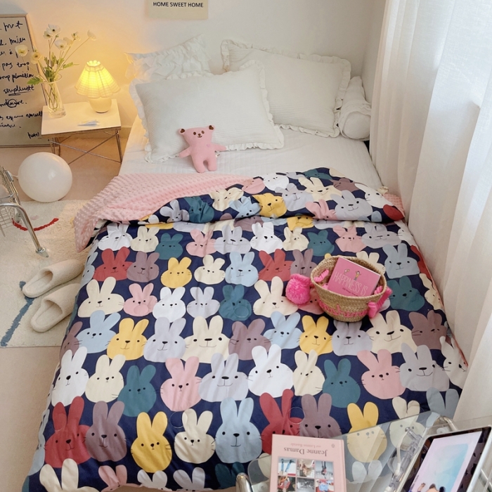91家纺网 家纺一手货源 找家纺 星期八 2021新款韩国超ins进口安抚豆豆被子春秋被 兔兔帮