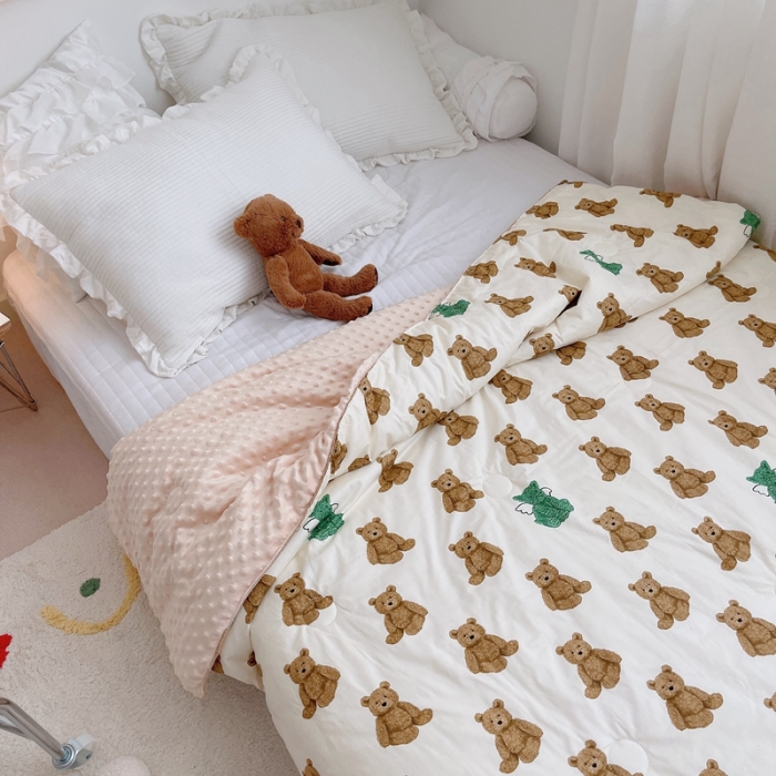 91家纺网 家纺一手货源 找家纺 星期八 2021新款韩国超ins进口安抚豆豆被子春秋被 小棕熊