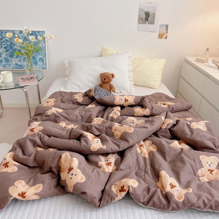 91家纺网 家纺一手货源 找家纺 星期八 2021新款韩国超ins进口安抚豆豆被子春秋被 咖啡熊