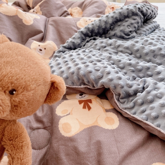 91家纺网 家纺一手货源 找家纺 星期八 2021新款韩国超ins进口安抚豆豆被子春秋被 咖啡熊