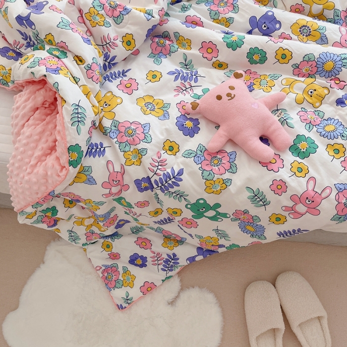 91家纺网 家纺一手货源 找家纺 星期八 2021新款韩国超ins进口安抚豆豆被子春秋被 快乐小兔