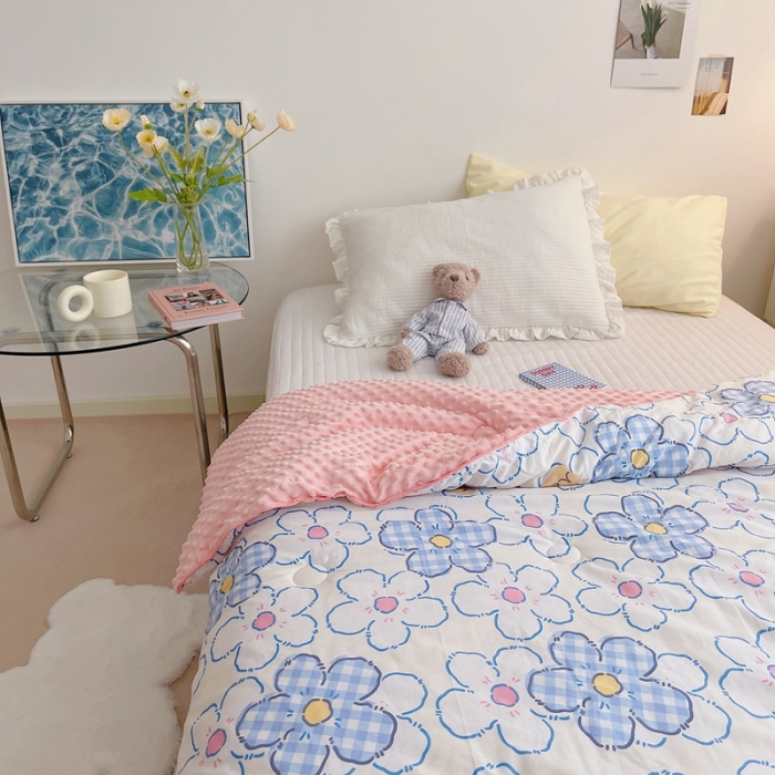 91家纺网 家纺一手货源 找家纺 星期八 2021新款韩国超ins进口安抚豆豆被子春秋被 蓝色小花