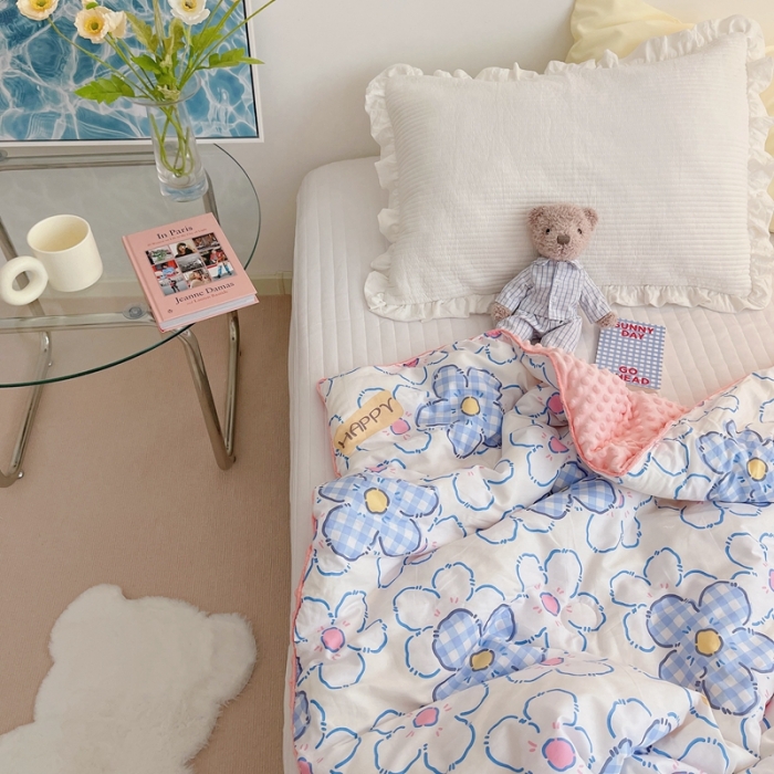 91家纺网 家纺一手货源 找家纺 星期八 2021新款韩国超ins进口安抚豆豆被子春秋被 蓝色小花