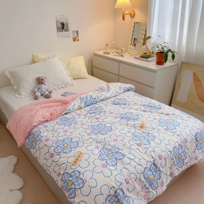 91家纺网 家纺一手货源 找家纺 星期八 2021新款韩国超ins进口安抚豆豆被子春秋被 蓝色小花