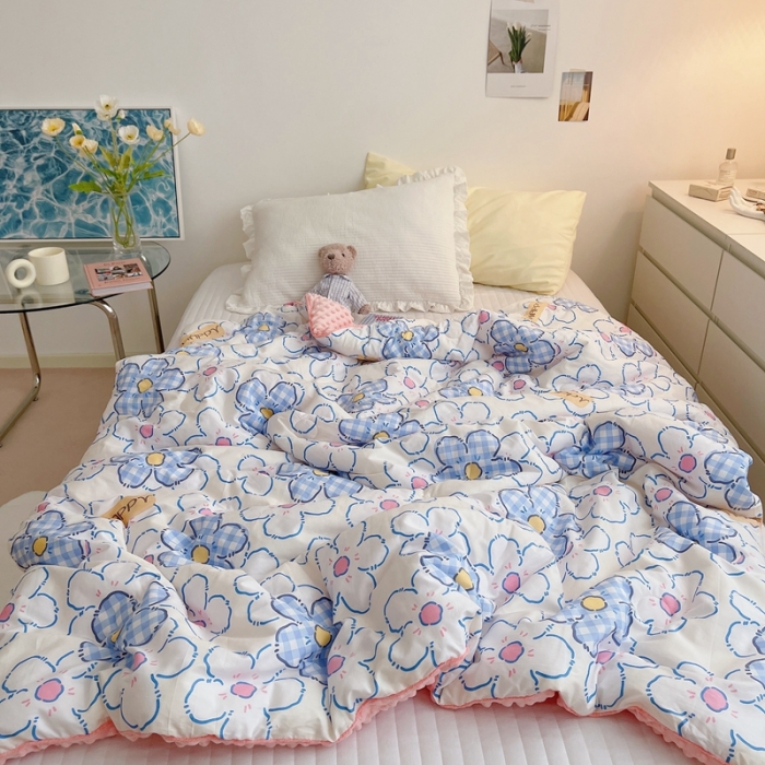 91家纺网 家纺一手货源 找家纺 星期八 2021新款韩国超ins进口安抚豆豆被子春秋被 蓝色小花