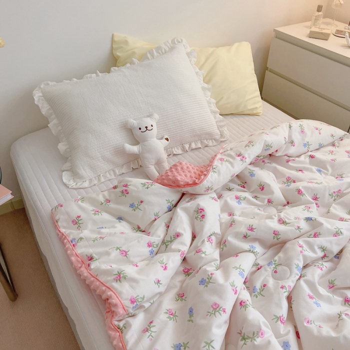 91家纺网 家纺一手货源 找家纺 星期八 2021新款韩国超ins进口安抚豆豆被子春秋被 玫瑰