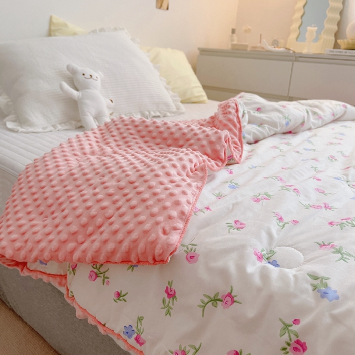 91家纺网 家纺一手货源 找家纺 星期八 2021新款韩国超ins进口安抚豆豆被子春秋被 玫瑰