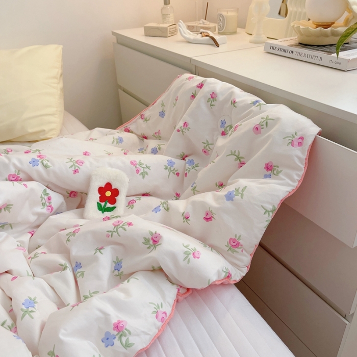 91家纺网 家纺一手货源 找家纺 星期八 2021新款韩国超ins进口安抚豆豆被子春秋被 玫瑰