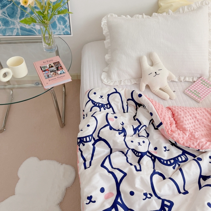 91家纺网 家纺一手货源 找家纺 星期八 2021新款韩国超ins进口安抚豆豆被子春秋被帮帮兔