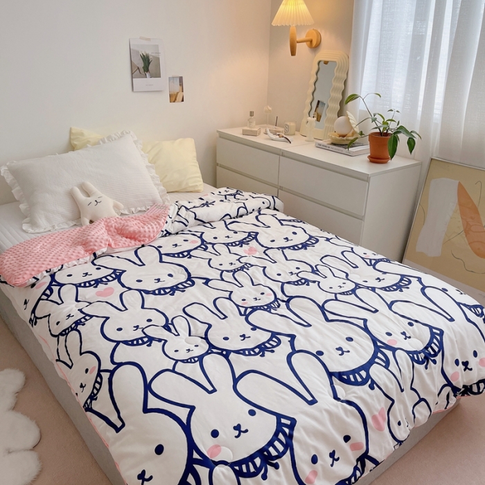 91家纺网 家纺一手货源 找家纺 星期八 2021新款韩国超ins进口安抚豆豆被子春秋被帮帮兔