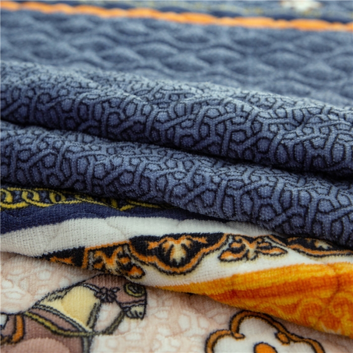 91家纺网 家纺一手货源 找家纺 美优兰2021新款加厚牛奶绒榻榻米垫床垫加厚床盖马德里蓝