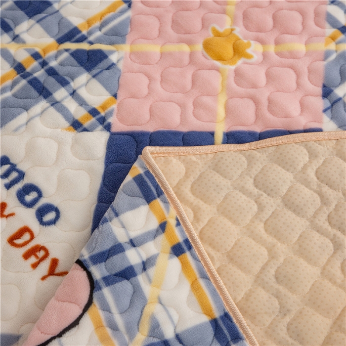 91家纺网 家纺一手货源 找家纺 美优兰2021新款加厚牛奶绒榻榻米垫床垫加厚床盖可爱小牛