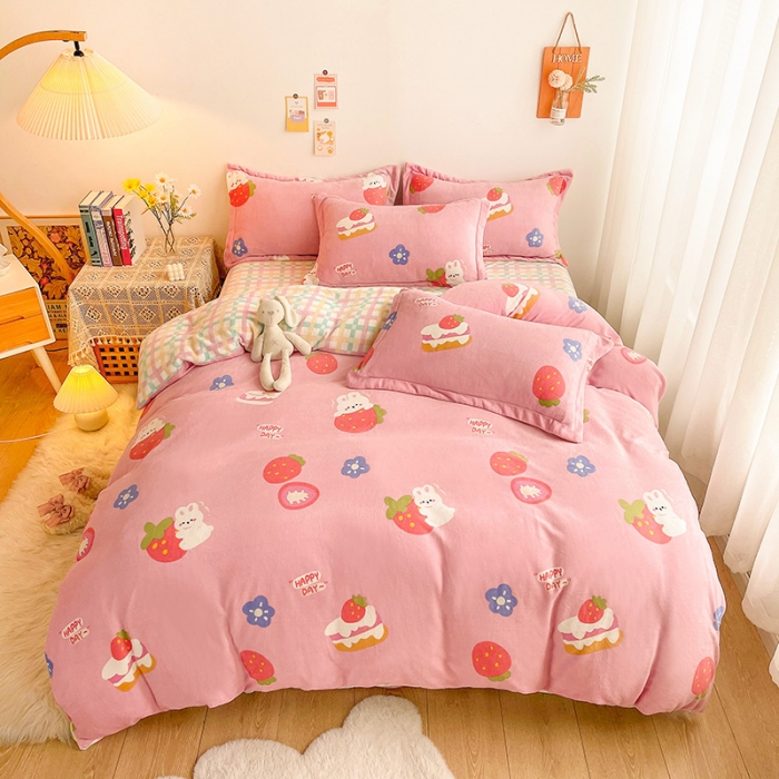 91家纺网 家纺一手货源 找家纺 沐棉 2021新款卡通牛奶绒四件套新拍 草莓小兔