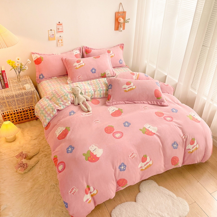 91家纺网 家纺一手货源 找家纺 沐棉 2021新款卡通牛奶绒四件套新拍 草莓小兔