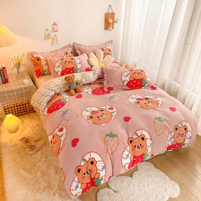 91家纺网 家纺一手货源 找家纺 沐棉 2021新款卡通牛奶绒四件套新拍 草莓熊