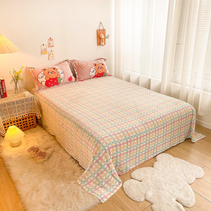 91家纺网 家纺一手货源 找家纺 沐棉 2021新款卡通牛奶绒四件套新拍 草莓熊