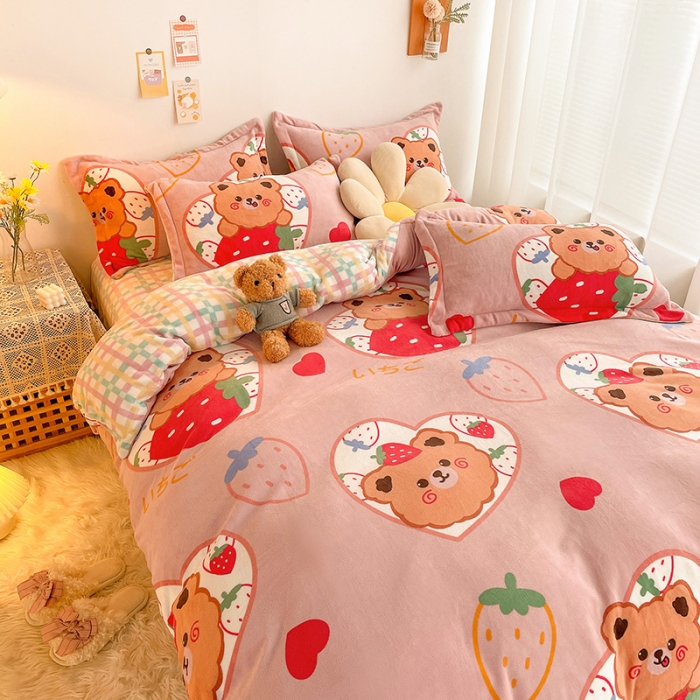 91家纺网 家纺一手货源 找家纺 沐棉 2021新款卡通牛奶绒四件套新拍 草莓熊