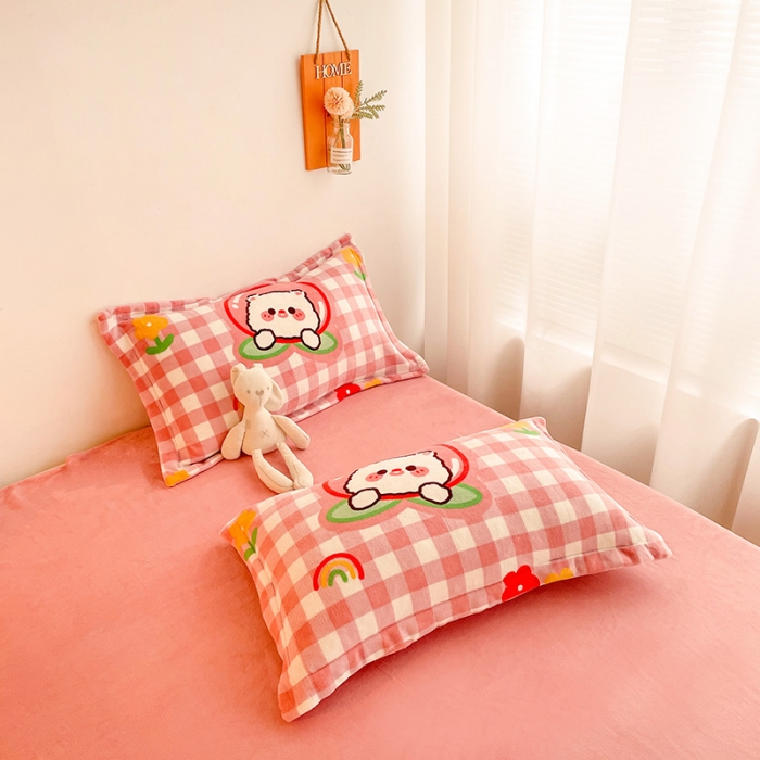 91家纺网 家纺一手货源 找家纺 沐棉 2021新款卡通牛奶绒四件套新拍 蜜桃熊