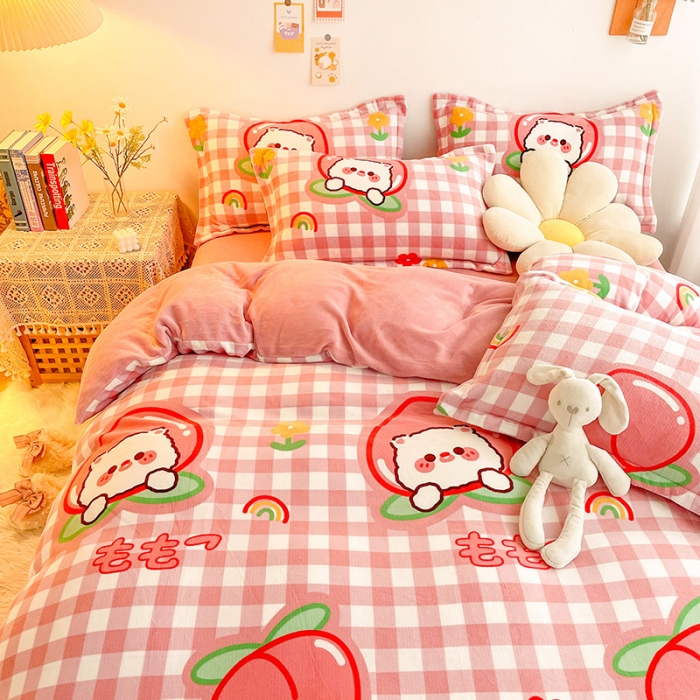 91家纺网 家纺一手货源 找家纺 沐棉 2021新款卡通牛奶绒四件套新拍 蜜桃熊