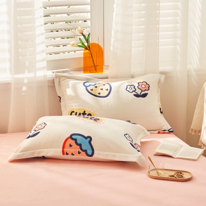 91家纺网 家纺一手货源 找家纺 佰亿莱 2024新款高克重牛奶绒印花四件套 草莓派对