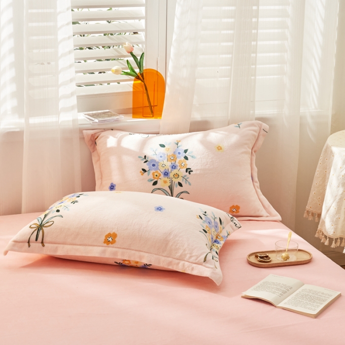 91家纺网 家纺一手货源 找家纺 佰亿莱 2024新款高克重牛奶绒印花四件套 初恋