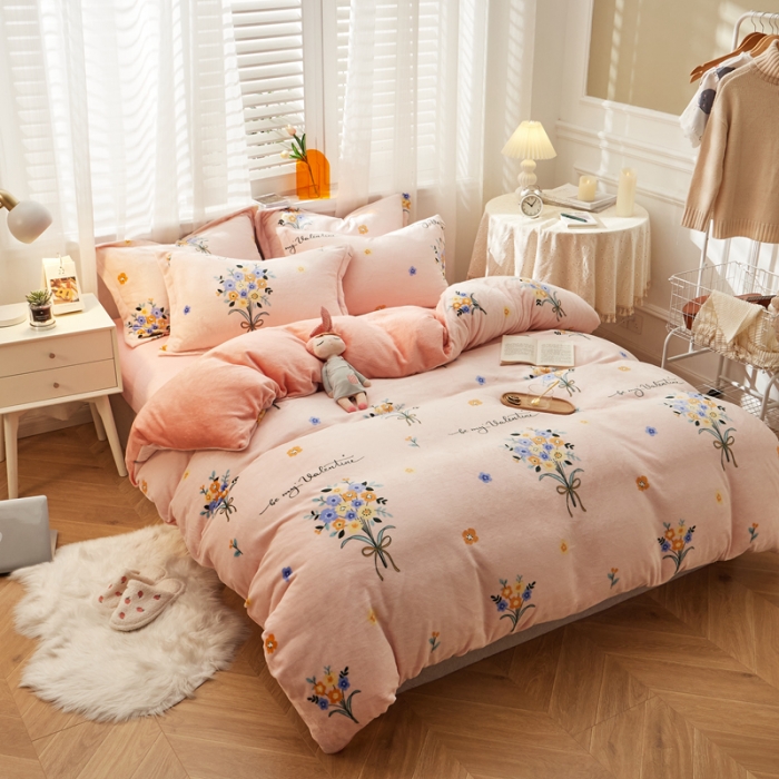 91家纺网 家纺一手货源 找家纺 佰亿莱 2024新款高克重牛奶绒印花四件套 初恋