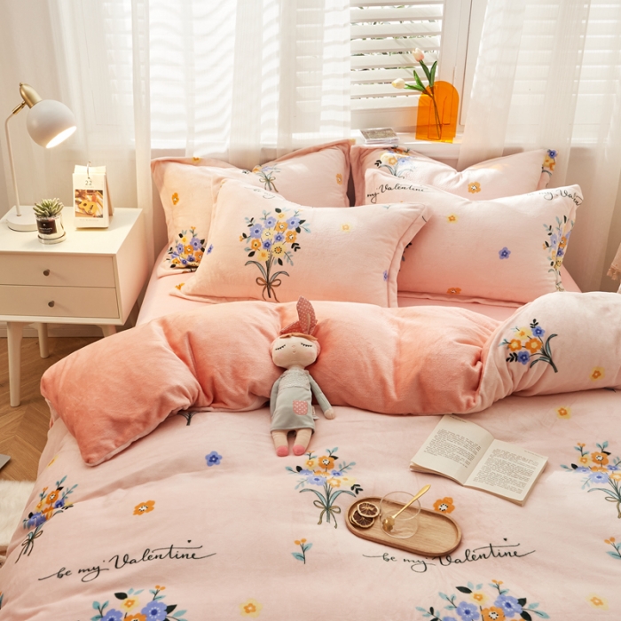 91家纺网 家纺一手货源 找家纺 佰亿莱 2024新款高克重牛奶绒印花四件套 初恋