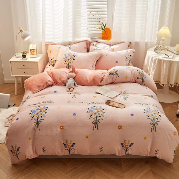 91家纺网 家纺一手货源 找家纺 佰亿莱 2024新款高克重牛奶绒印花四件套 初恋