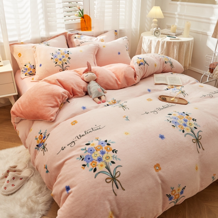 91家纺网 家纺一手货源 找家纺 佰亿莱 2024新款高克重牛奶绒印花四件套 初恋