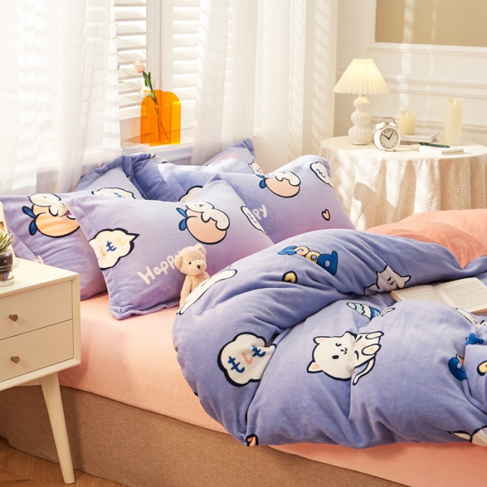 91家纺网 家纺一手货源 找家纺 佰亿莱 2024新款高克重牛奶绒印花四件套 牛奶猫