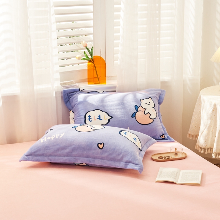 91家纺网 家纺一手货源 找家纺 佰亿莱 2024新款高克重牛奶绒印花四件套 牛奶猫