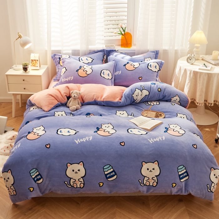 91家纺网 家纺一手货源 找家纺 佰亿莱 2024新款高克重牛奶绒印花四件套 牛奶猫