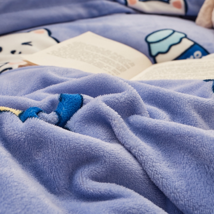 91家纺网 家纺一手货源 找家纺 佰亿莱 2024新款高克重牛奶绒印花四件套 牛奶猫