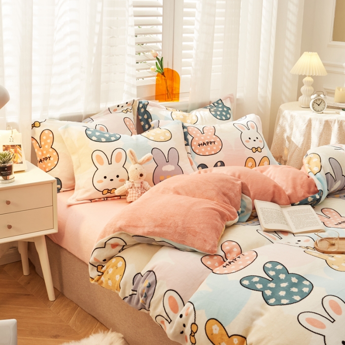 91家纺网 家纺一手货源 找家纺 佰亿莱 2024新款高克重牛奶绒印花四件套 七彩兔