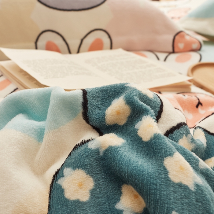 91家纺网 家纺一手货源 找家纺 佰亿莱 2024新款高克重牛奶绒印花四件套 七彩兔