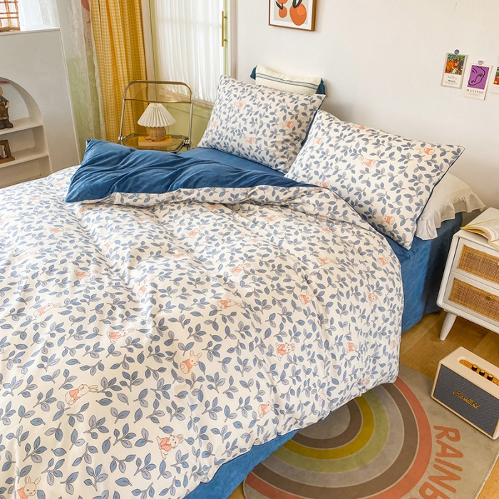 91家纺网 家纺一手货源 找家纺 珺柔家纺2021新款全棉印花水晶绒四件套菲菲兔蓝PPP