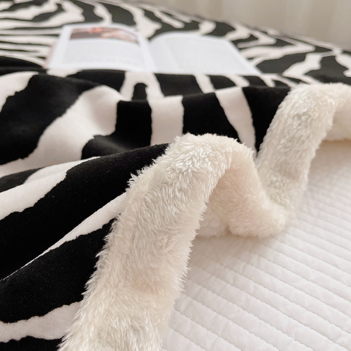 91家纺网 家纺一手货源 找家纺 雅居纺 2022新款A版牛奶绒B版羊羔绒复合毯 斑马纹