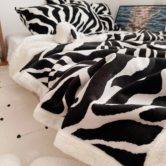 91家纺网 家纺一手货源 找家纺 雅居纺 2022新款A版牛奶绒B版羊羔绒复合毯 斑马纹